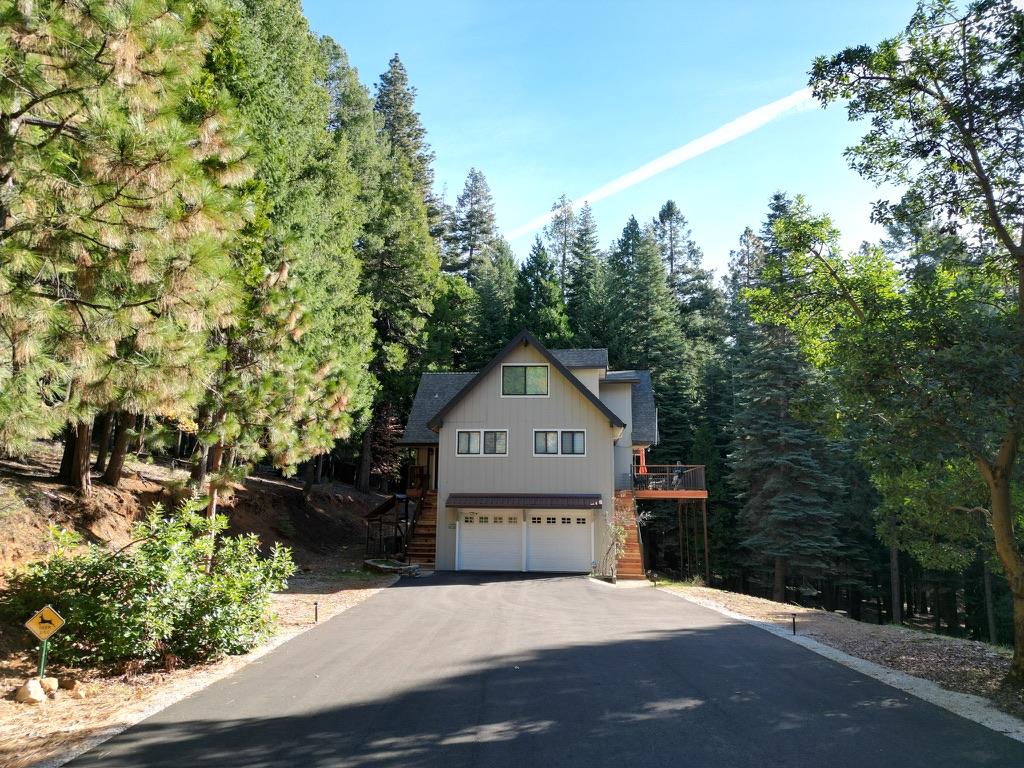The MotoRetreat - Beautiful 2100 sq ft Apple Hill Airbnb